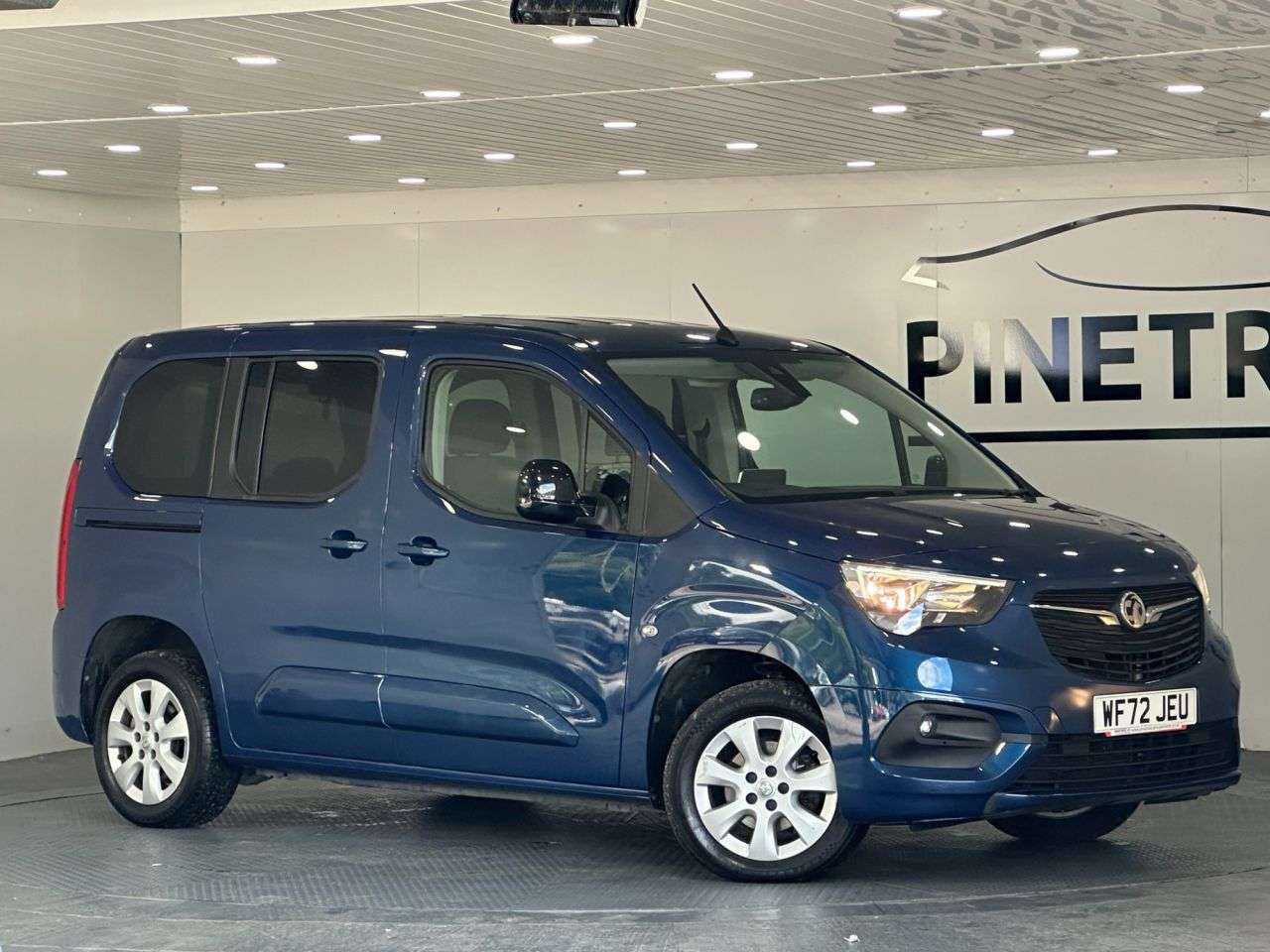 A 2022 VAUXHALL COMBO LIFE 1.5 Turbo D SE MPV 5dr Diesel Manual 6Spd Euro 6 (s/s) (100 ps) A 2022 VAUXHALL COMBO LIFE 1.5 Turbo D SE MPV 5dr Diesel Manual 6Spd Euro 6 (s/s) (100 ps)
