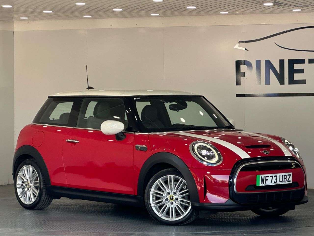 A 2023 MINI ELECTRIC HATCH Cooper SE 32.6kWh Level 2 Hatchback 3dr Electric Auto (184 ps) A 2023 MINI ELECTRIC HATCH Cooper SE 32.6kWh Level 2 Hatchback 3dr Electric Auto (184 ps)