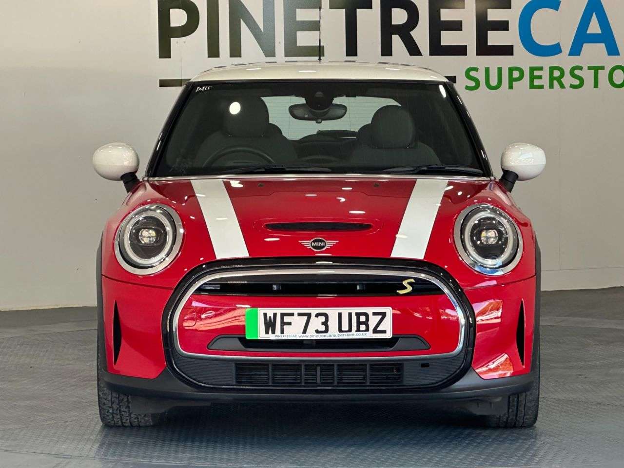 A 2023 MINI ELECTRIC HATCH Cooper SE 32.6kWh Level 2 Hatchback 3dr Electric Auto (184 ps) A 2023 MINI ELECTRIC HATCH Cooper SE 32.6kWh Level 2 Hatchback 3dr Electric Auto (184 ps)