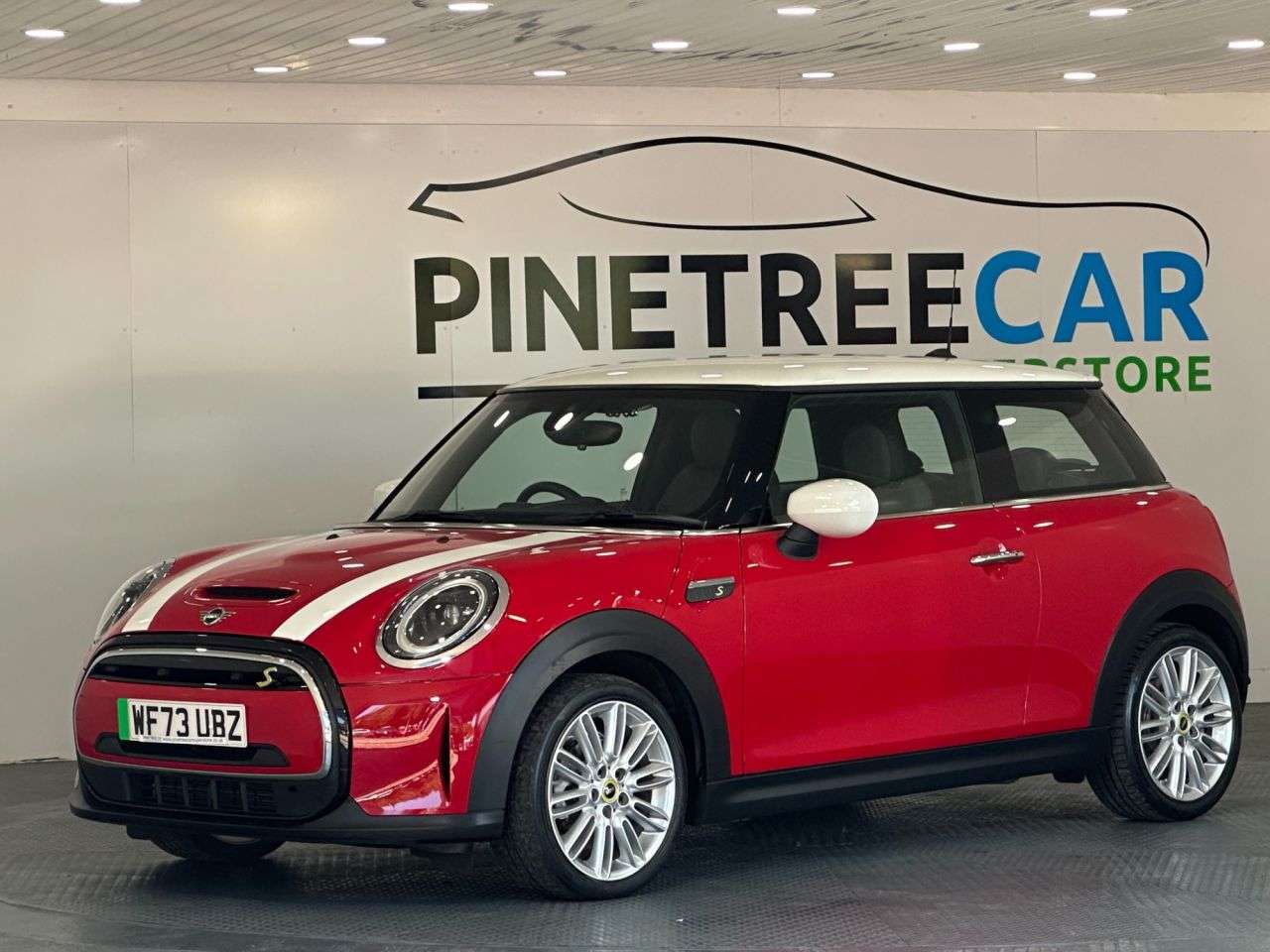 A 2023 MINI ELECTRIC HATCH Cooper SE 32.6kWh Level 2 Hatchback 3dr Electric Auto (184 ps) A 2023 MINI ELECTRIC HATCH Cooper SE 32.6kWh Level 2 Hatchback 3dr Electric Auto (184 ps)