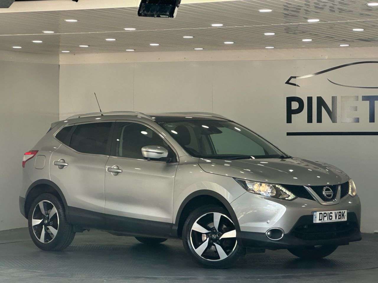 A 2016 NISSAN QASHQAI 1.2 DIG-T N-Connecta SUV 5dr Petrol Manual 2WD Euro 6 (s/s) (115 ps) A 2016 NISSAN QASHQAI 1.2 DIG-T N-Connecta SUV 5dr Petrol Manual 2WD Euro 6 (s/s) (115 ps)