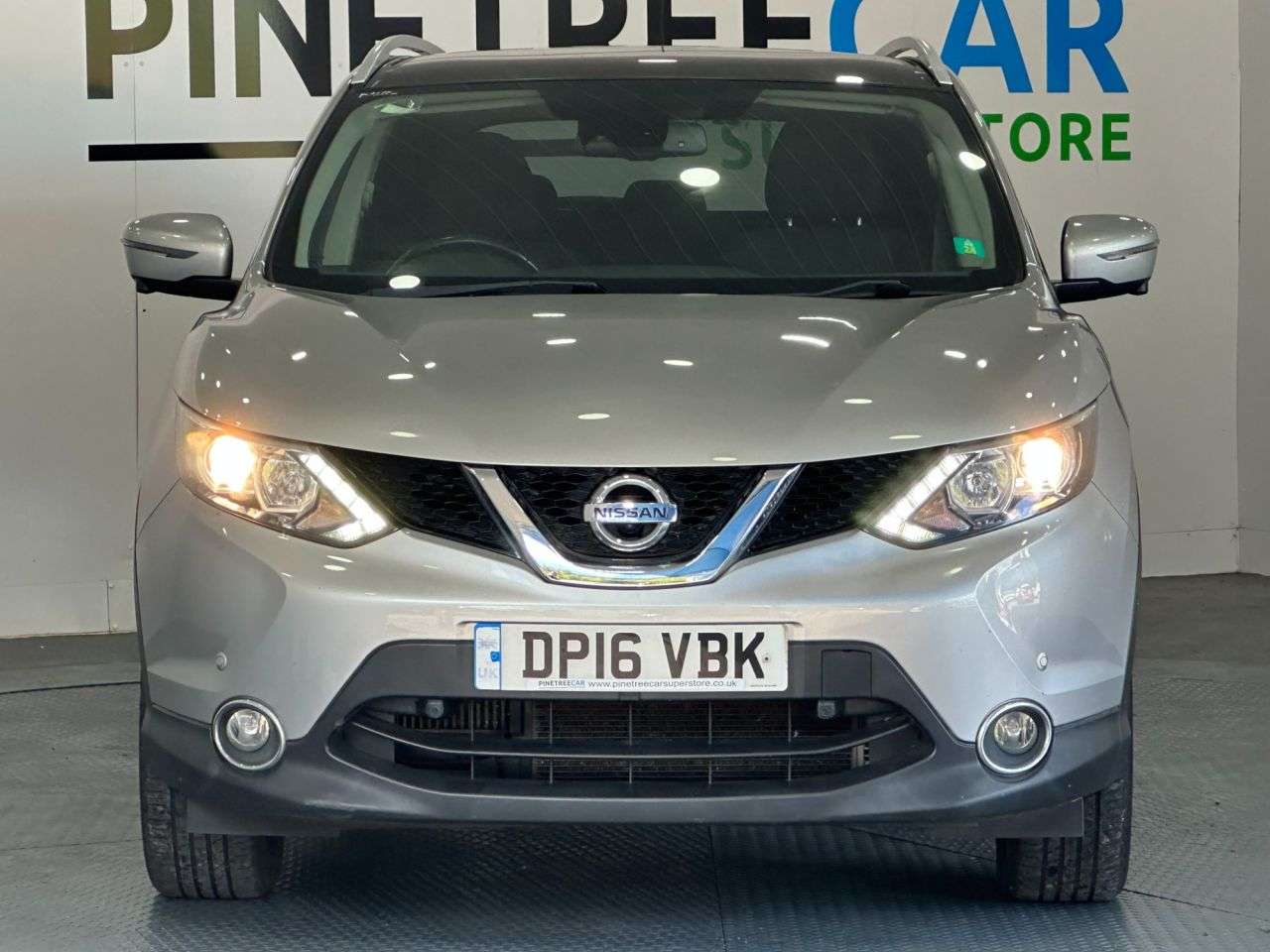 A 2016 NISSAN QASHQAI 1.2 DIG-T N-Connecta SUV 5dr Petrol Manual 2WD Euro 6 (s/s) (115 ps) A 2016 NISSAN QASHQAI 1.2 DIG-T N-Connecta SUV 5dr Petrol Manual 2WD Euro 6 (s/s) (115 ps)