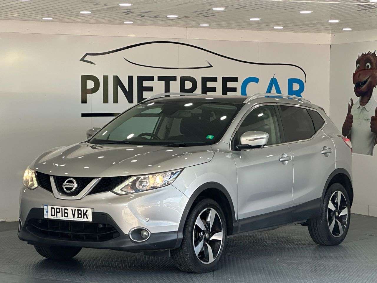 A 2016 NISSAN QASHQAI 1.2 DIG-T N-Connecta SUV 5dr Petrol Manual 2WD Euro 6 (s/s) (115 ps) A 2016 NISSAN QASHQAI 1.2 DIG-T N-Connecta SUV 5dr Petrol Manual 2WD Euro 6 (s/s) (115 ps)