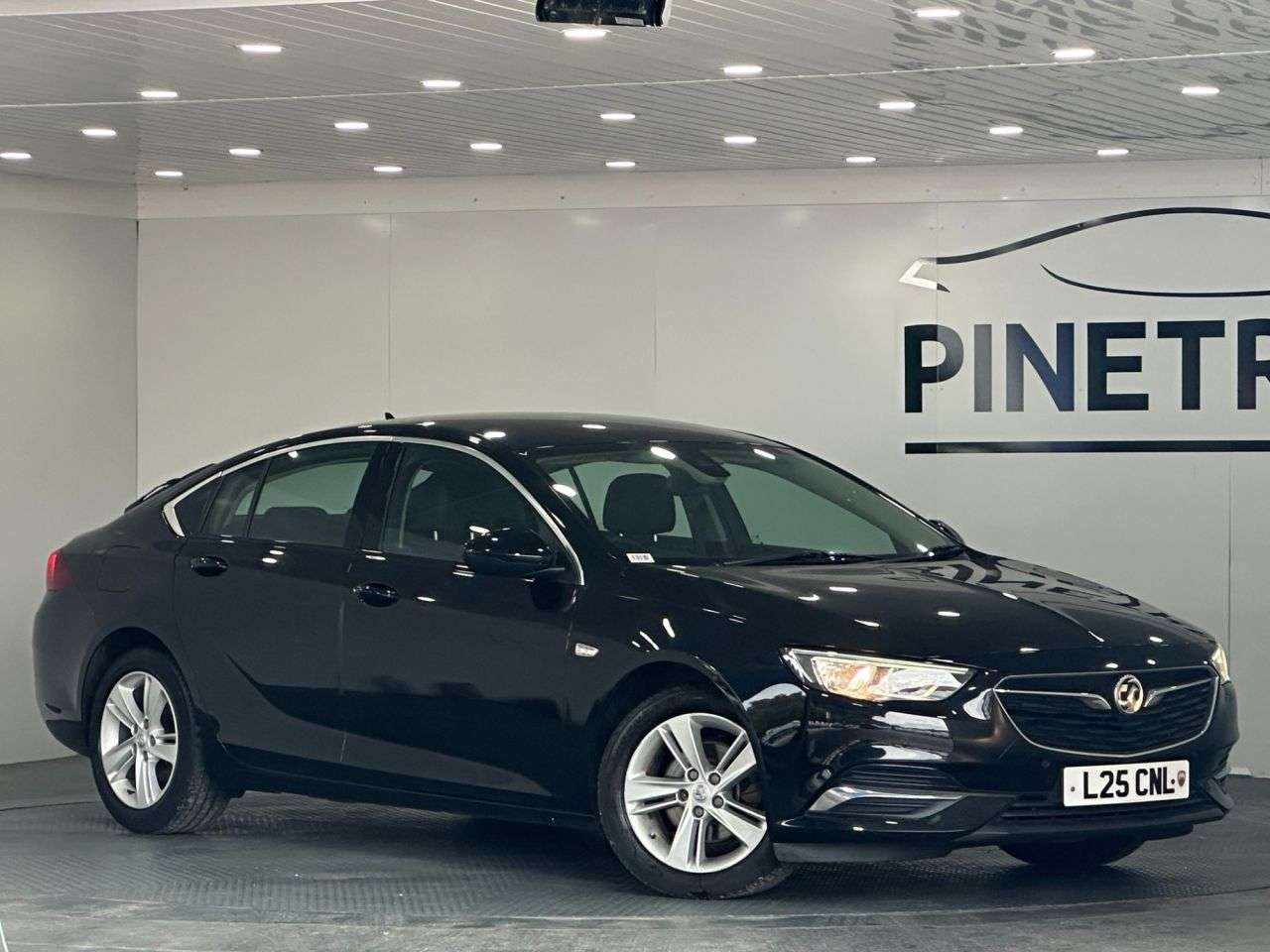 A 2019 VAUXHALL INSIGNIA 1.6 Turbo D ecoTEC Tech Line Nav Grand Sport 5dr Diesel Manual Euro 6 (s/s) A 2019 VAUXHALL INSIGNIA 1.6 Turbo D ecoTEC Tech Line Nav Grand Sport 5dr Diesel Manual Euro 6 (s/s)