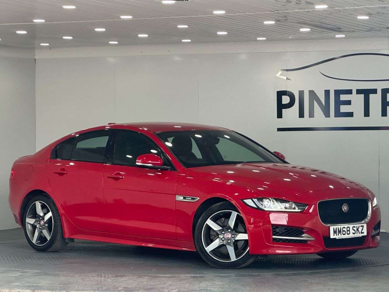 A 2018 JAGUAR XE 2.0i GPF R-Sport Saloon 4dr Petrol Auto Euro 6 (s/s) (200 ps) A 2018 JAGUAR XE 2.0i GPF R-Sport Saloon 4dr Petrol Auto Euro 6 (s/s) (200 ps)