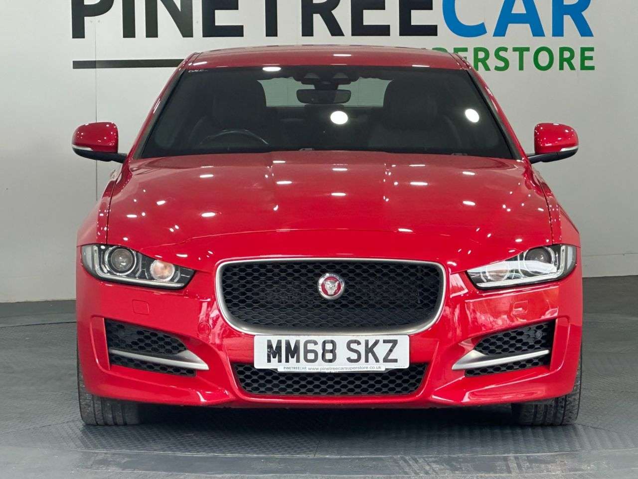 A 2018 JAGUAR XE 2.0i GPF R-Sport Saloon 4dr Petrol Auto Euro 6 (s/s) (200 ps) A 2018 JAGUAR XE 2.0i GPF R-Sport Saloon 4dr Petrol Auto Euro 6 (s/s) (200 ps)