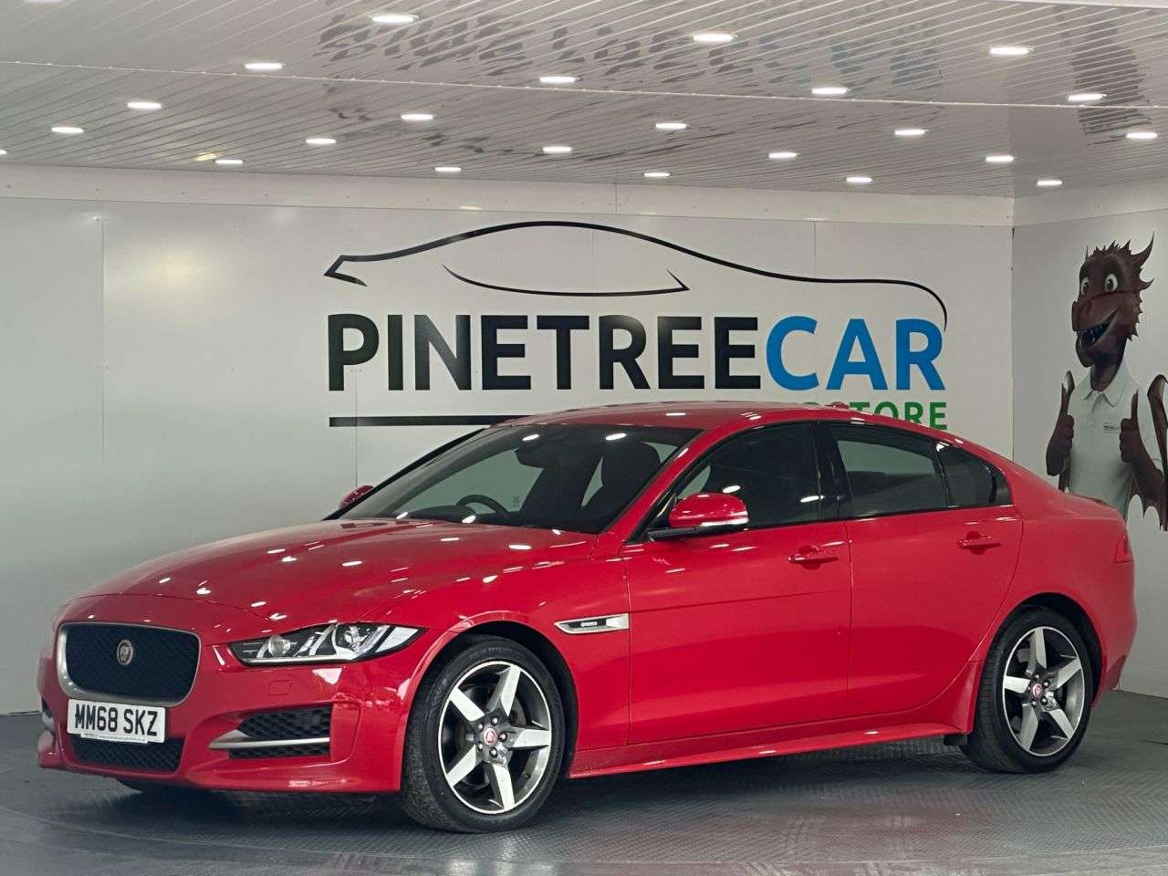A 2018 JAGUAR XE 2.0i GPF R-Sport Saloon 4dr Petrol Auto Euro 6 (s/s) (200 ps) A 2018 JAGUAR XE 2.0i GPF R-Sport Saloon 4dr Petrol Auto Euro 6 (s/s) (200 ps)