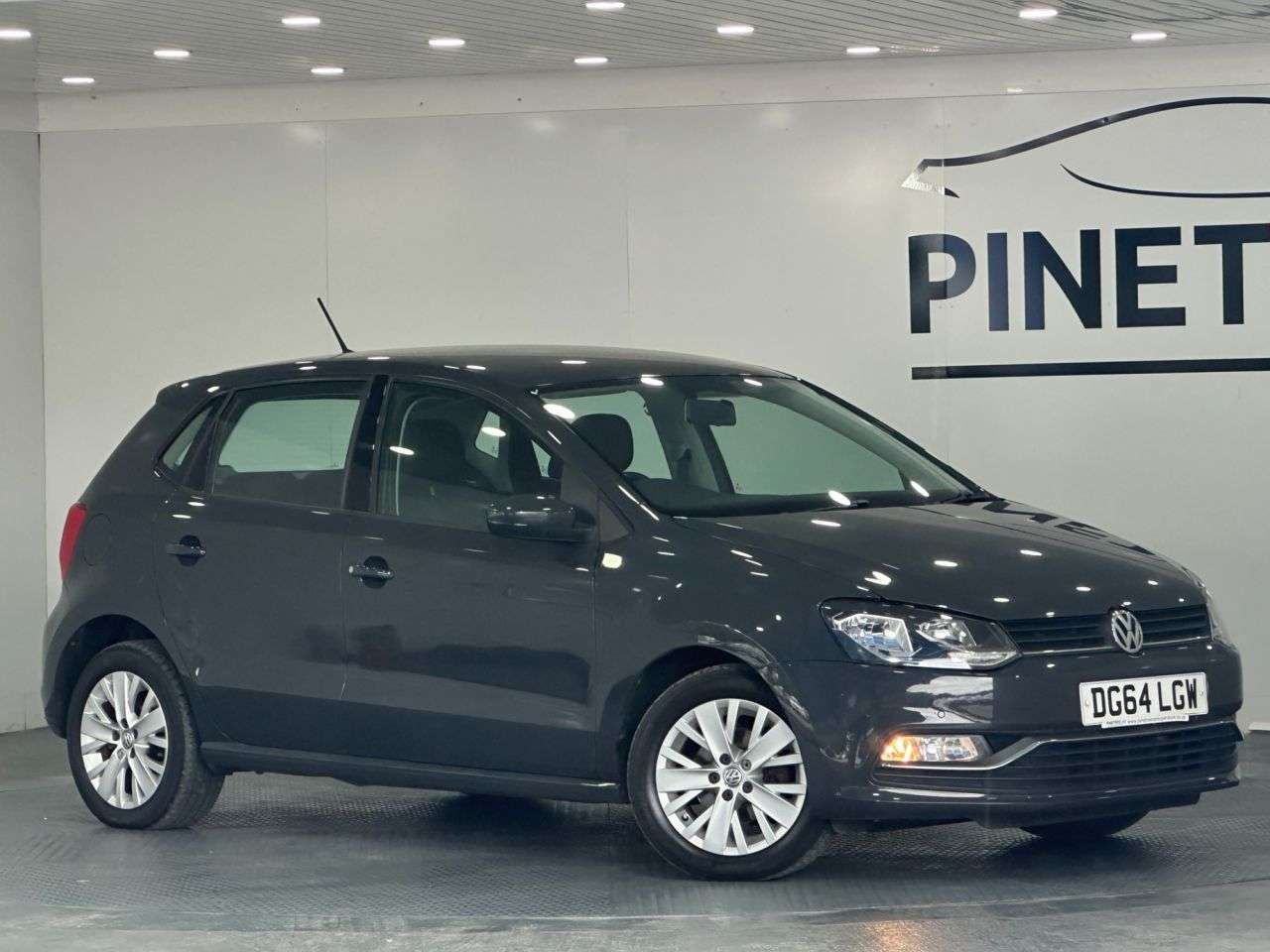 A 2014 VOLKSWAGEN POLO 1.2 TSI BlueMotion Tech SE Hatchback 5dr Petrol DSG Euro 6 (s/s) (90 ps) A 2014 VOLKSWAGEN POLO 1.2 TSI BlueMotion Tech SE Hatchback 5dr Petrol DSG Euro 6 (s/s) (90 ps)