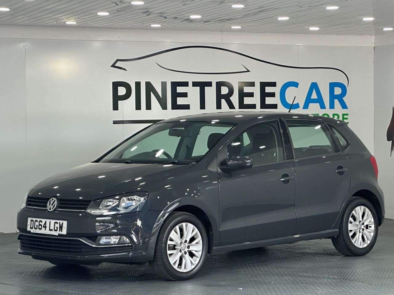A 2014 VOLKSWAGEN POLO 1.2 TSI BlueMotion Tech SE Hatchback 5dr Petrol DSG Euro 6 (s/s) (90 ps) A 2014 VOLKSWAGEN POLO 1.2 TSI BlueMotion Tech SE Hatchback 5dr Petrol DSG Euro 6 (s/s) (90 ps)