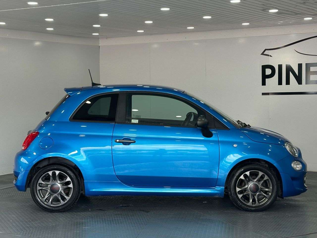 2018 FIAT 500 2018 FIAT 500