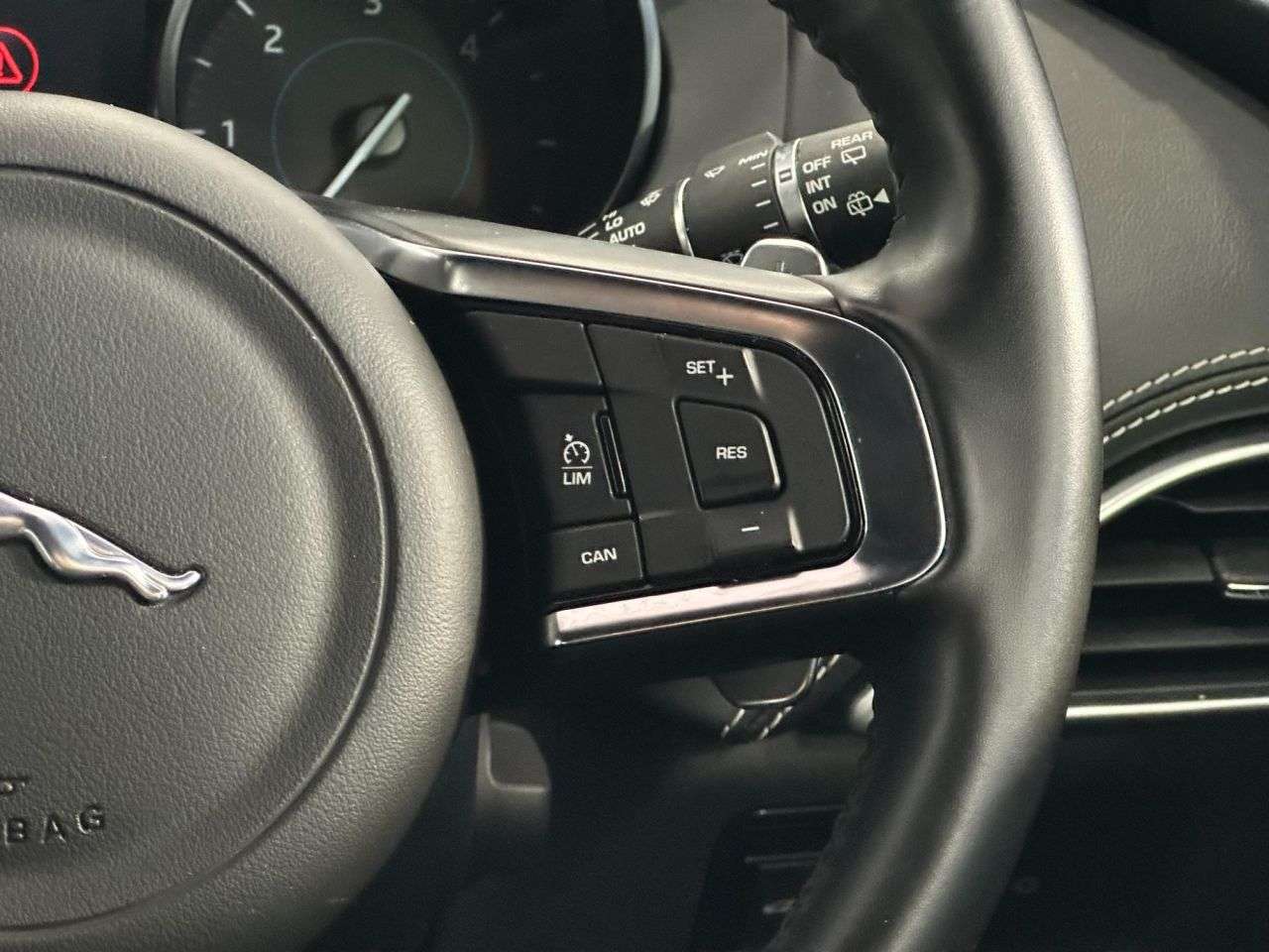 2018 JAGUAR F-PACE 2018 JAGUAR F-PACE