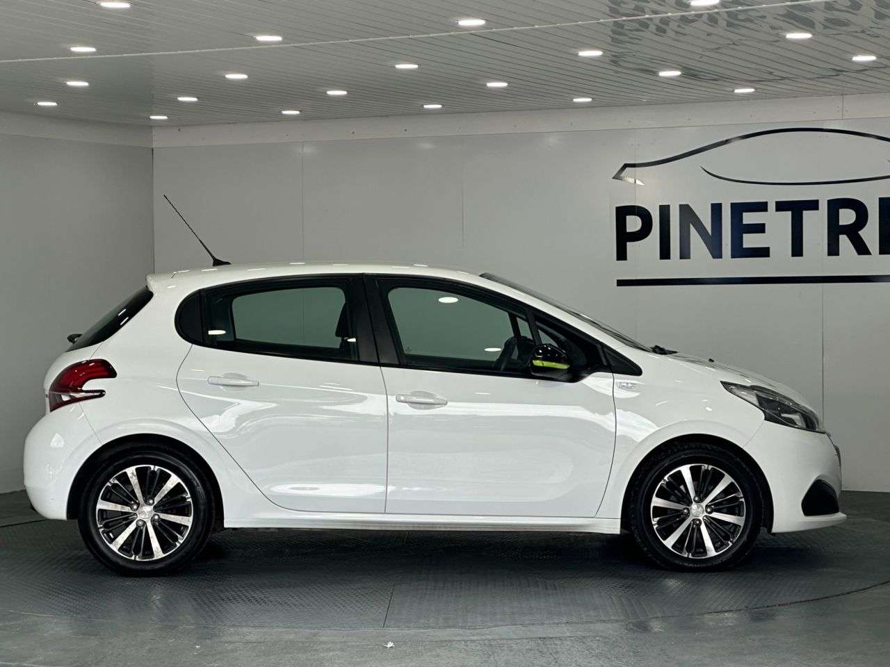 2016 PEUGEOT 208 2016 PEUGEOT 208