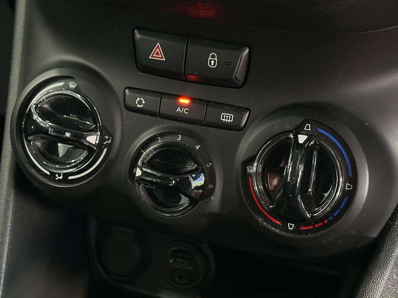 2016 PEUGEOT 208 2016 PEUGEOT 208