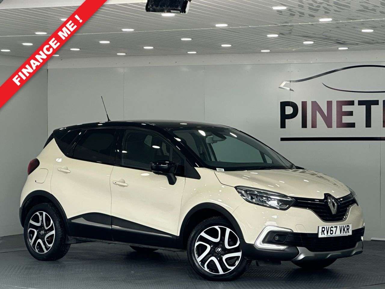 A 2017 RENAULT CAPTUR 0.9 TCe ENERGY Dynamique S Nav SUV 5dr Petrol Manual Euro 6 (s/s) (90 ps) A 2017 RENAULT CAPTUR 0.9 TCe ENERGY Dynamique S Nav SUV 5dr Petrol Manual Euro 6 (s/s) (90 ps)