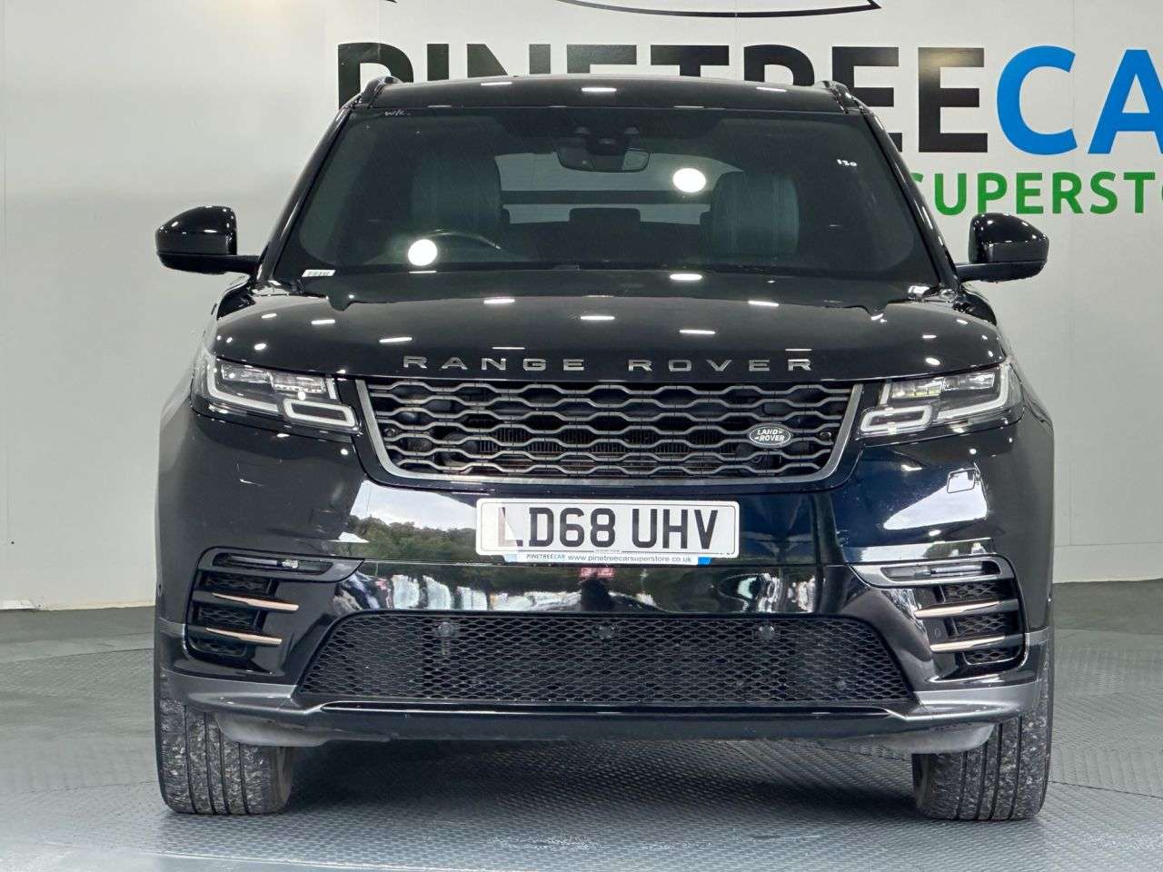 A 2018 LAND ROVER RANGE ROVER VELAR 2.0 D180 R-Dynamic SE SUV 5dr Diesel Auto 4WD Euro 6 (s/s) (180 ps) A 2018 LAND ROVER RANGE ROVER VELAR 2.0 D180 R-Dynamic SE SUV 5dr Diesel Auto 4WD Euro 6 (s/s) (180 ps)