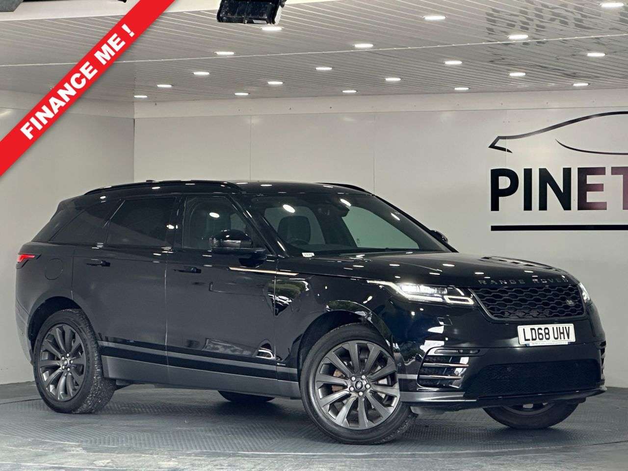 A 2018 LAND ROVER RANGE ROVER VELAR 2.0 D180 R-Dynamic SE SUV 5dr Diesel Auto 4WD Euro 6 (s/s) (180 ps) A 2018 LAND ROVER RANGE ROVER VELAR 2.0 D180 R-Dynamic SE SUV 5dr Diesel Auto 4WD Euro 6 (s/s) (180 ps)