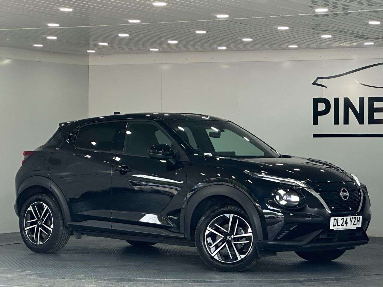 A 2024 NISSAN JUKE 1.6 N-Connecta SUV 5dr Petrol Hybrid Auto Euro 6 (143 ps) A 2024 NISSAN JUKE 1.6 N-Connecta SUV 5dr Petrol Hybrid Auto Euro 6 (143 ps)