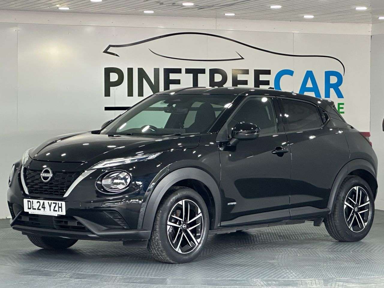 A 2024 NISSAN JUKE 1.6 N-Connecta SUV 5dr Petrol Hybrid Auto Euro 6 (143 ps) A 2024 NISSAN JUKE 1.6 N-Connecta SUV 5dr Petrol Hybrid Auto Euro 6 (143 ps)