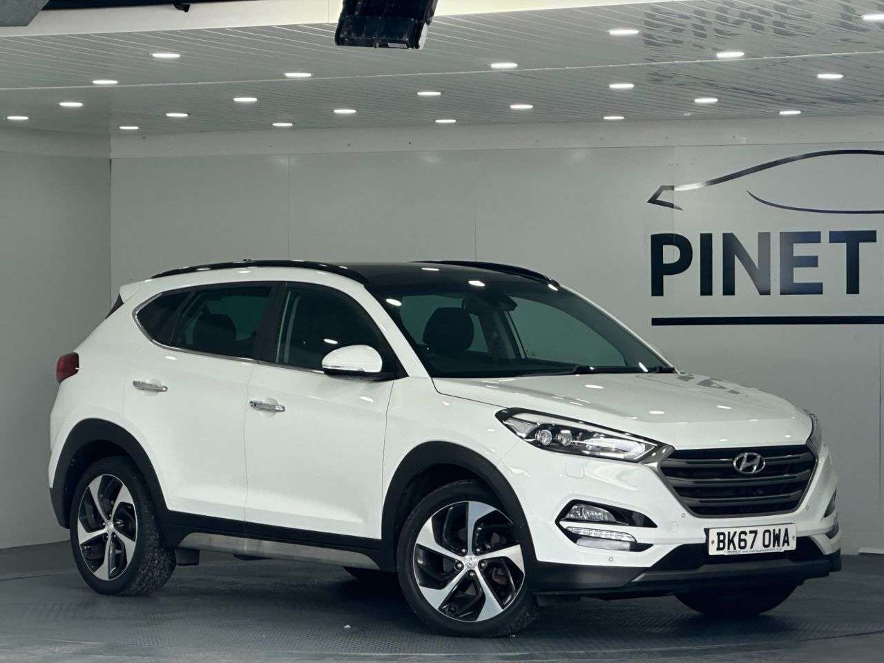 A 2017 HYUNDAI TUCSON 1.7 CRDi Blue Drive Premium SE SUV 5dr Diesel DCT Euro 6 (s/s) (141 ps) A 2017 HYUNDAI TUCSON 1.7 CRDi Blue Drive Premium SE SUV 5dr Diesel DCT Euro 6 (s/s) (141 ps)