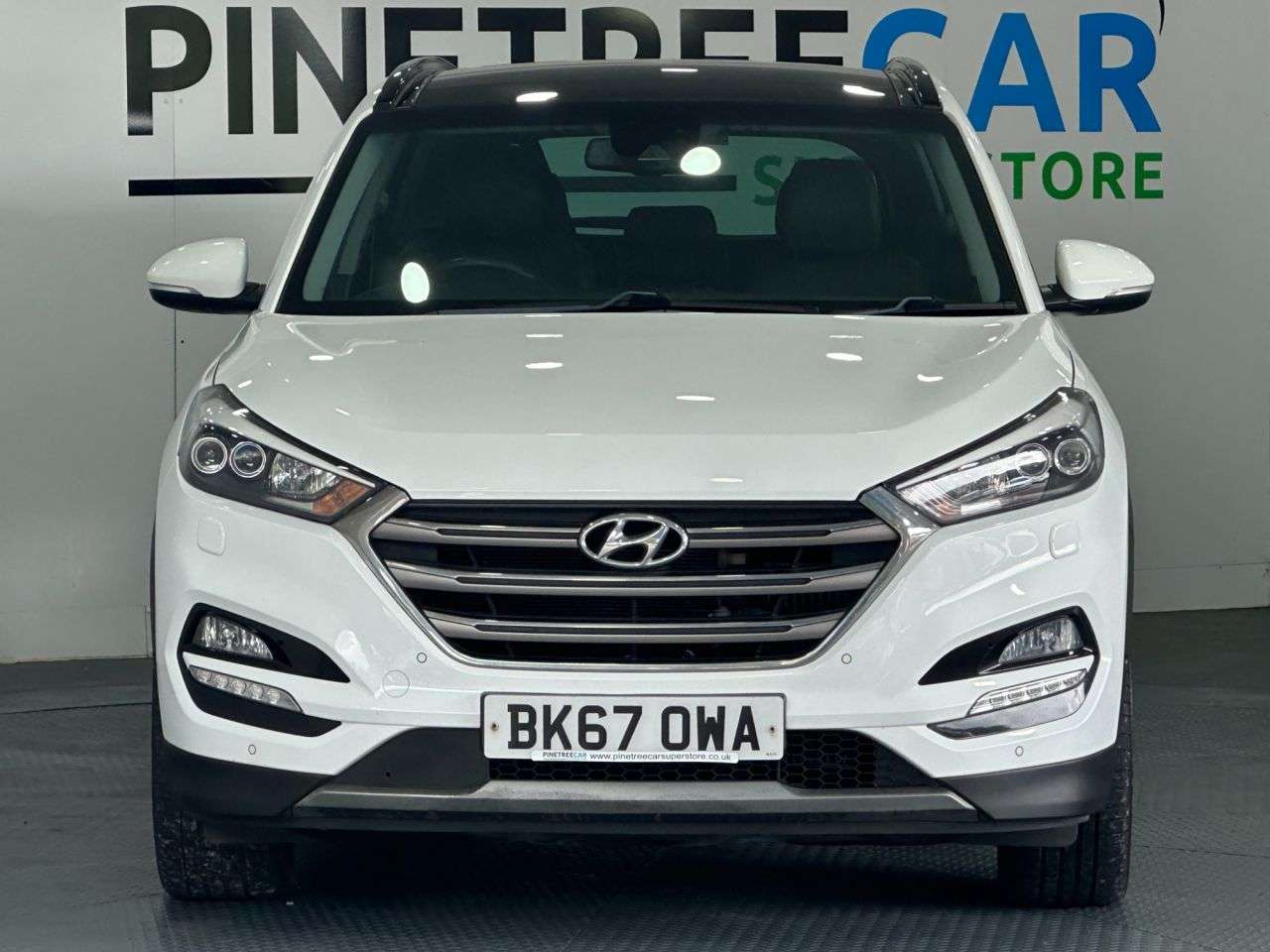 A 2017 HYUNDAI TUCSON 1.7 CRDi Blue Drive Premium SE SUV 5dr Diesel DCT Euro 6 (s/s) (141 ps) A 2017 HYUNDAI TUCSON 1.7 CRDi Blue Drive Premium SE SUV 5dr Diesel DCT Euro 6 (s/s) (141 ps)