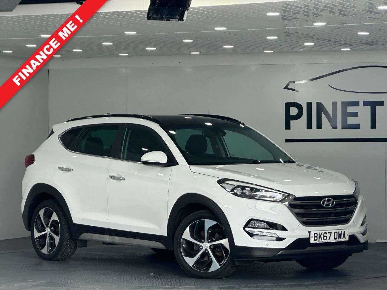 A 2017 HYUNDAI TUCSON 1.7 CRDi Blue Drive Premium SE SUV 5dr Diesel DCT Euro 6 (s/s) (141 ps) A 2017 HYUNDAI TUCSON 1.7 CRDi Blue Drive Premium SE SUV 5dr Diesel DCT Euro 6 (s/s) (141 ps)