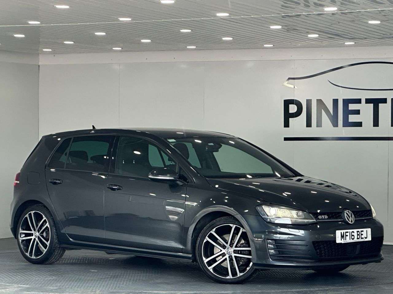 A 2016 VOLKSWAGEN GOLF 2.0 TDI BlueMotion Tech GTD Hatchback 5dr Diesel Manual Euro 6 (s/s) (184 p A 2016 VOLKSWAGEN GOLF 2.0 TDI BlueMotion Tech GTD Hatchback 5dr Diesel Manual Euro 6 (s/s) (184 p