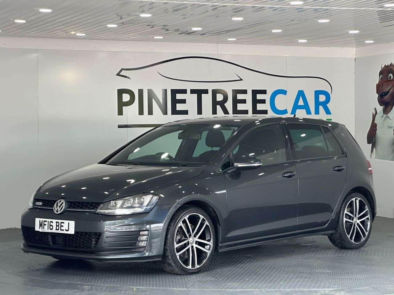 A 2016 VOLKSWAGEN GOLF 2.0 TDI BlueMotion Tech GTD Hatchback 5dr Diesel Manual Euro 6 (s/s) (184 p A 2016 VOLKSWAGEN GOLF 2.0 TDI BlueMotion Tech GTD Hatchback 5dr Diesel Manual Euro 6 (s/s) (184 p