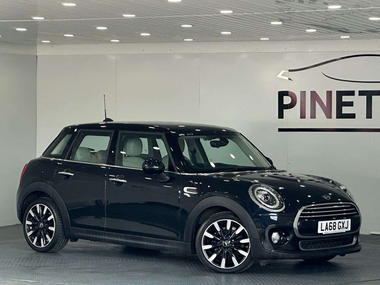 A 2018 MINI HATCH 1.5 Cooper Exclusive Hatchback 5dr Petrol Steptronic Euro 6 (s/s) (136 ps) A 2018 MINI HATCH 1.5 Cooper Exclusive Hatchback 5dr Petrol Steptronic Euro 6 (s/s) (136 ps)