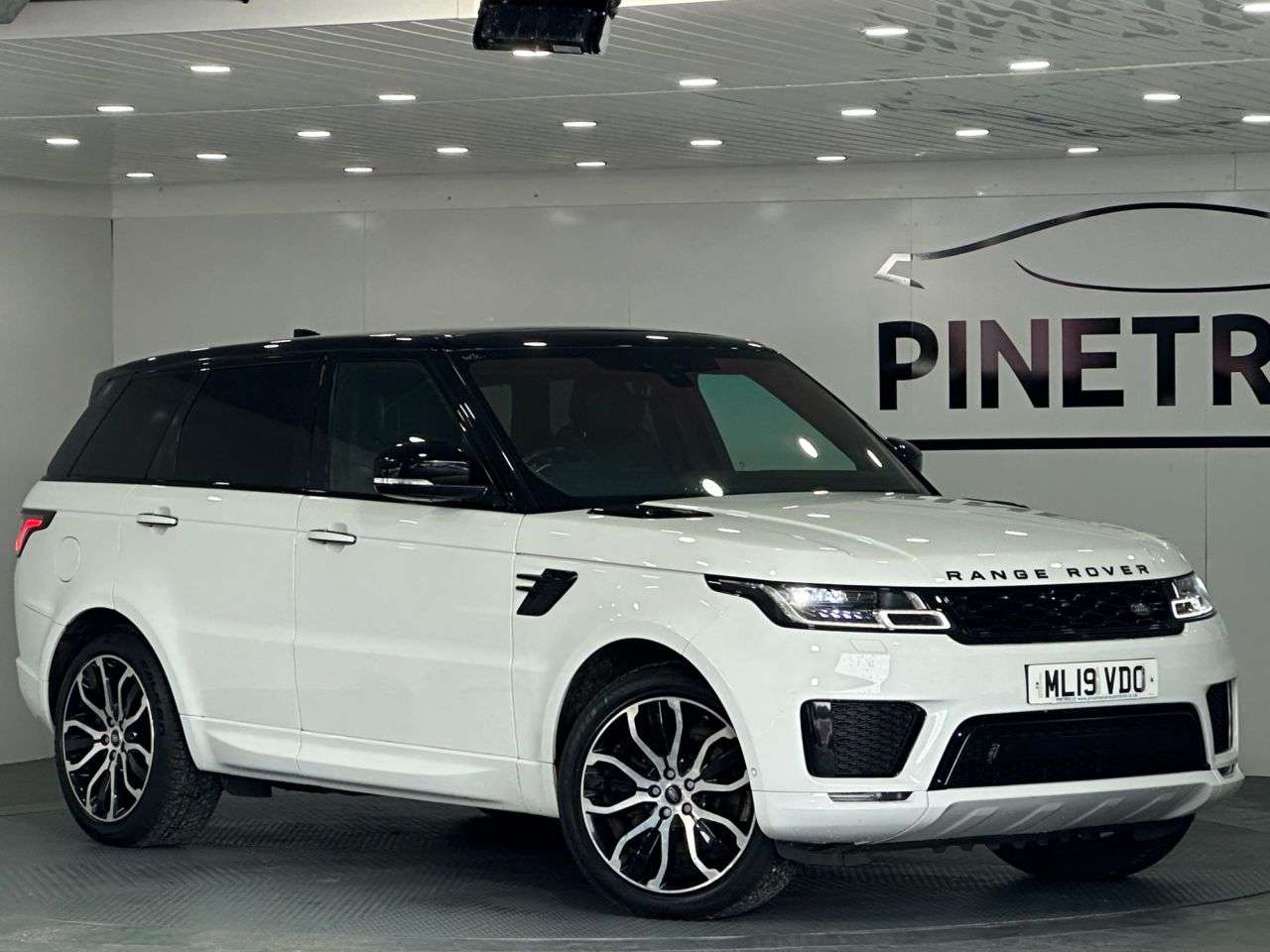 A 2019 LAND ROVER RANGE ROVER SPORT 3.0 SD V6 Autobiography Dynamic SUV 5dr Diesel Auto 4WD Euro 6 (s/s) (306 p A 2019 LAND ROVER RANGE ROVER SPORT 3.0 SD V6 Autobiography Dynamic SUV 5dr Diesel Auto 4WD Euro 6 (s/s) (306 p