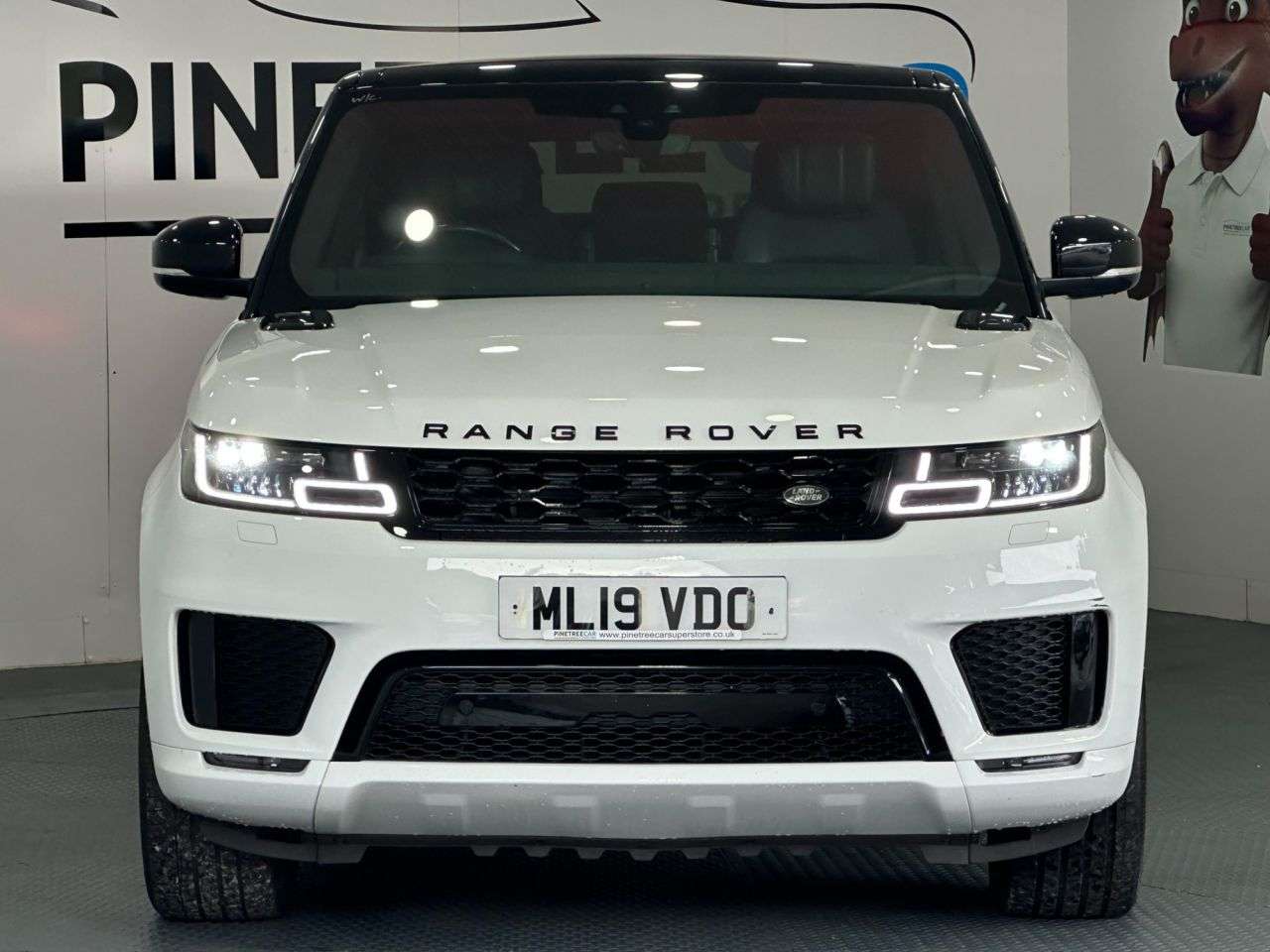 A 2019 LAND ROVER RANGE ROVER SPORT 3.0 SD V6 Autobiography Dynamic SUV 5dr Diesel Auto 4WD Euro 6 (s/s) (306 p A 2019 LAND ROVER RANGE ROVER SPORT 3.0 SD V6 Autobiography Dynamic SUV 5dr Diesel Auto 4WD Euro 6 (s/s) (306 p