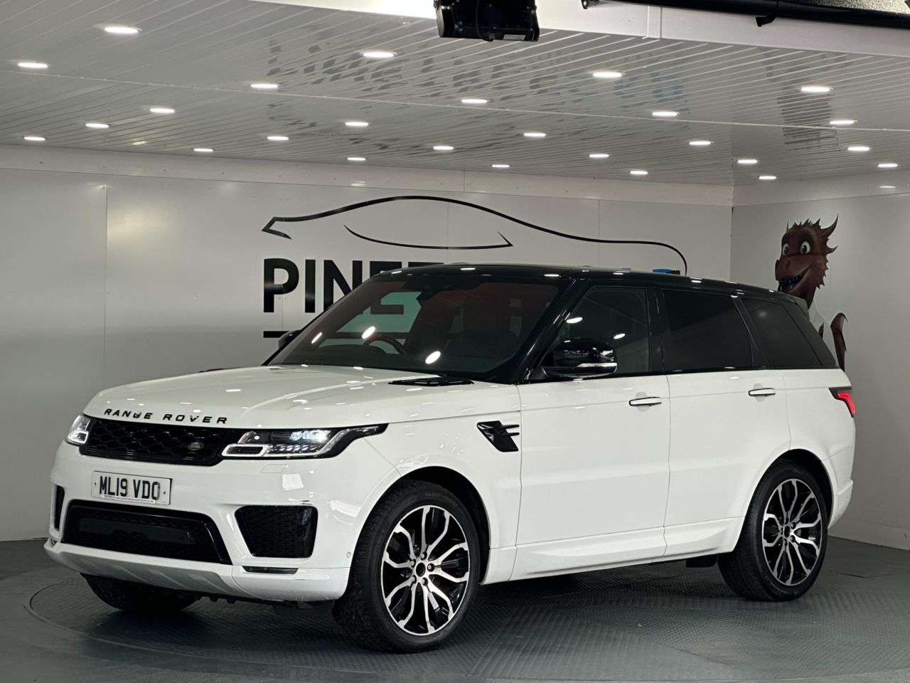 A 2019 LAND ROVER RANGE ROVER SPORT 3.0 SD V6 Autobiography Dynamic SUV 5dr Diesel Auto 4WD Euro 6 (s/s) (306 p A 2019 LAND ROVER RANGE ROVER SPORT 3.0 SD V6 Autobiography Dynamic SUV 5dr Diesel Auto 4WD Euro 6 (s/s) (306 p