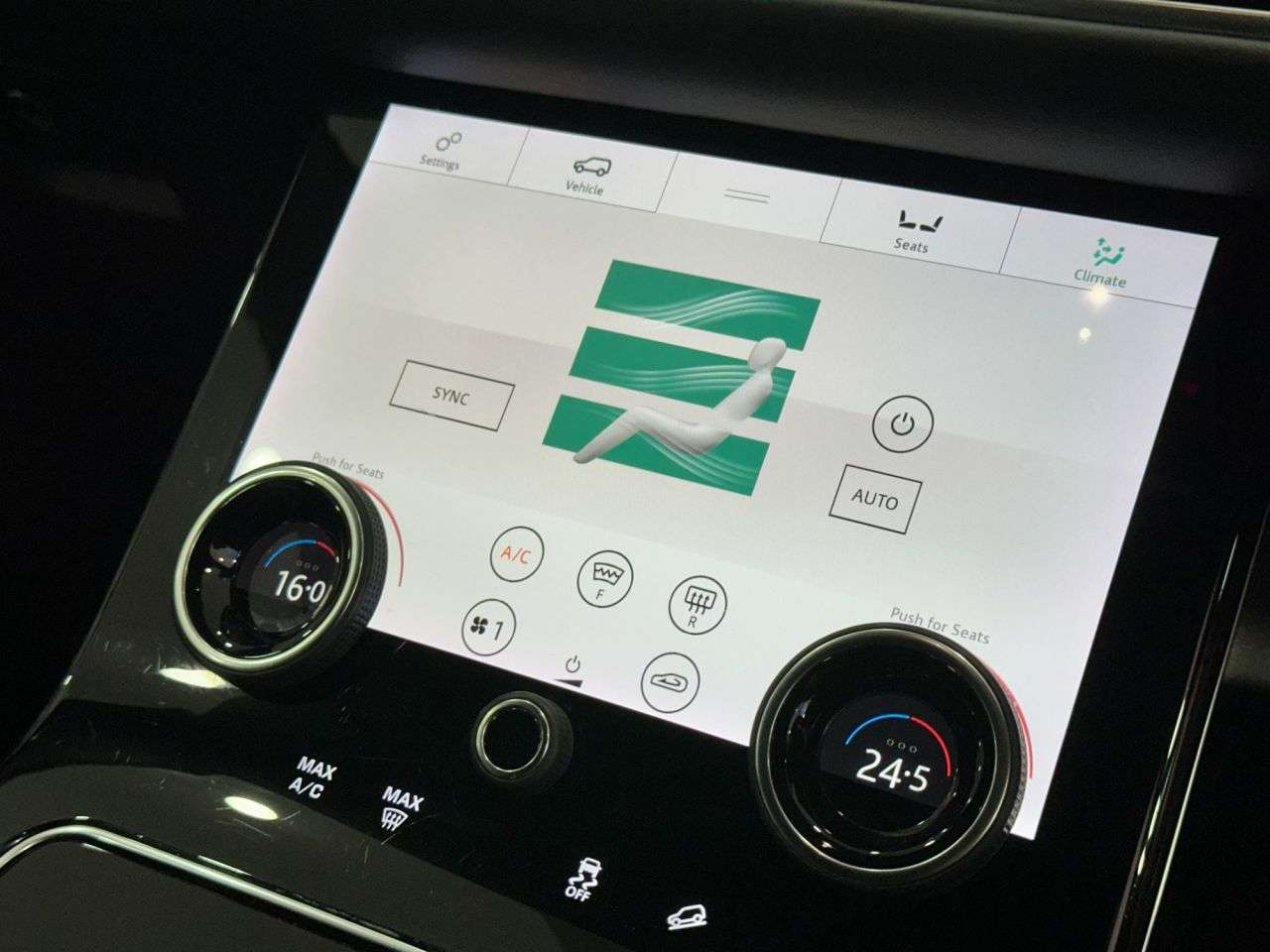 2018 LAND ROVER RANGE ROVER VELAR 2018 LAND ROVER RANGE ROVER VELAR