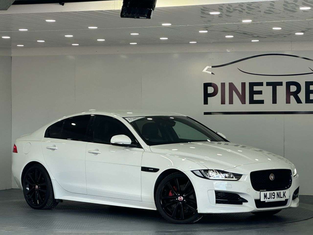 A 2019 JAGUAR XE 2.0d R-Sport Saloon 4dr Diesel Auto Euro 6 (s/s) (180 ps) A 2019 JAGUAR XE 2.0d R-Sport Saloon 4dr Diesel Auto Euro 6 (s/s) (180 ps)