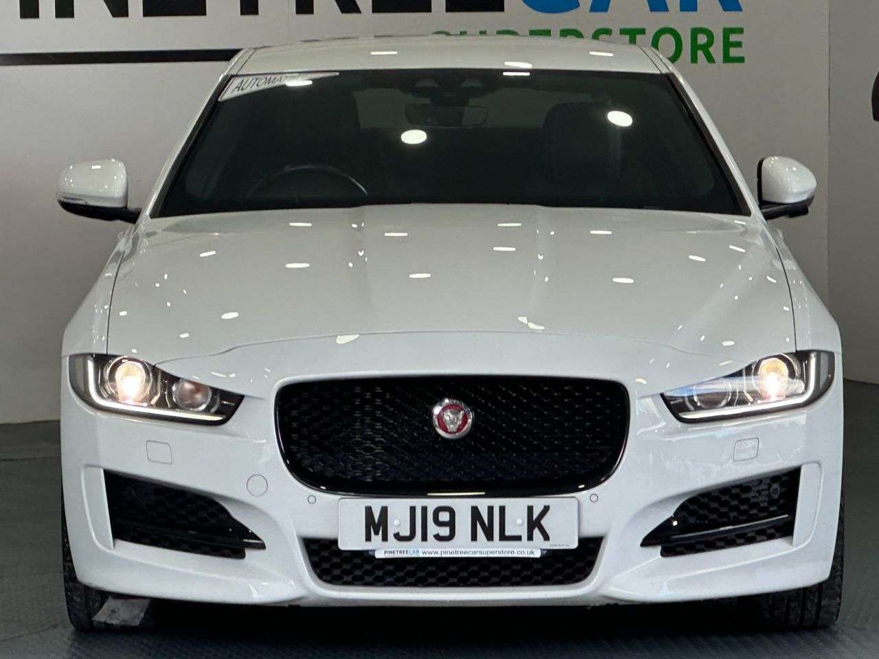 A 2019 JAGUAR XE 2.0d R-Sport Saloon 4dr Diesel Auto Euro 6 (s/s) (180 ps) A 2019 JAGUAR XE 2.0d R-Sport Saloon 4dr Diesel Auto Euro 6 (s/s) (180 ps)