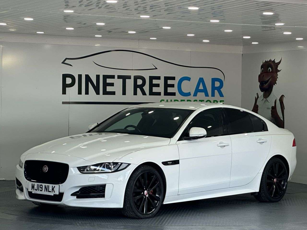 A 2019 JAGUAR XE 2.0d R-Sport Saloon 4dr Diesel Auto Euro 6 (s/s) (180 ps) A 2019 JAGUAR XE 2.0d R-Sport Saloon 4dr Diesel Auto Euro 6 (s/s) (180 ps)