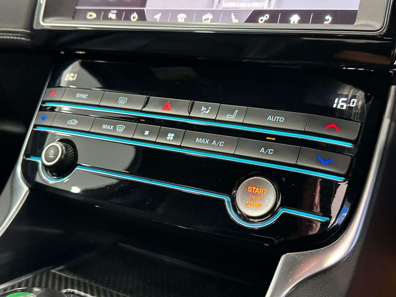2019 JAGUAR XE 2019 JAGUAR XE