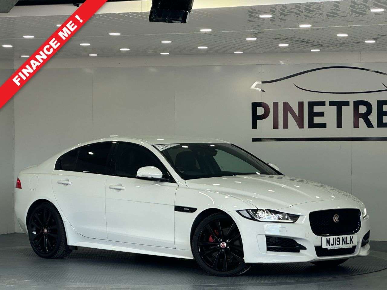 A 2019 JAGUAR XE 2.0d R-Sport Saloon 4dr Diesel Auto Euro 6 (s/s) (180 ps) A 2019 JAGUAR XE 2.0d R-Sport Saloon 4dr Diesel Auto Euro 6 (s/s) (180 ps)