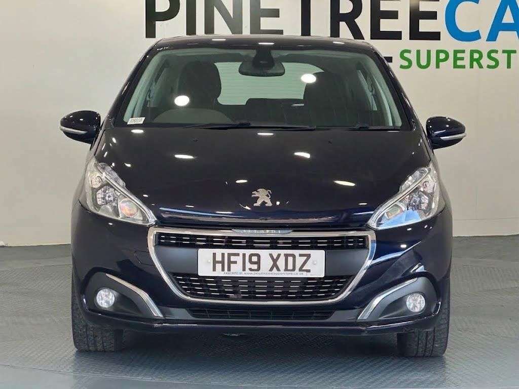 A 2019 PEUGEOT 208 1.2 PureTech Signature Hatchback 5dr Petrol Manual Euro 6 (s/s) (82 ps) A 2019 PEUGEOT 208 1.2 PureTech Signature Hatchback 5dr Petrol Manual Euro 6 (s/s) (82 ps)
