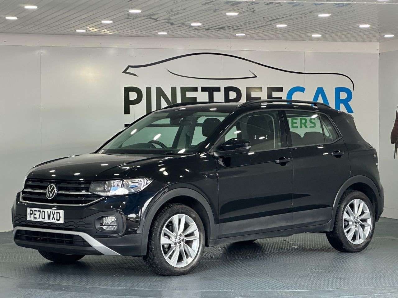 A 2020 VOLKSWAGEN T-CROSS 1.6 TDI SE SUV 5dr Diesel Manual Euro 6 (s/s) (95 ps) A 2020 VOLKSWAGEN T-CROSS 1.6 TDI SE SUV 5dr Diesel Manual Euro 6 (s/s) (95 ps)