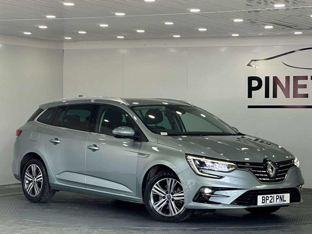 A 2021 RENAULT MEGANE 1.6 E-TECH 9.8kWh Iconic Sport Tourer 5dr Petrol Plug-in Hybrid Auto Euro 6 A 2021 RENAULT MEGANE 1.6 E-TECH 9.8kWh Iconic Sport Tourer 5dr Petrol Plug-in Hybrid Auto Euro 6