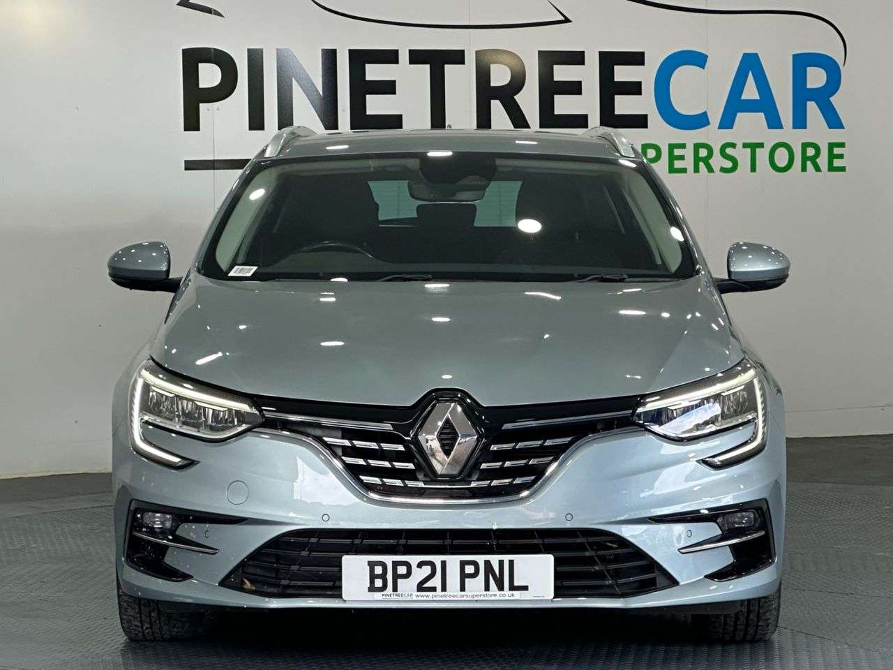 A 2021 RENAULT MEGANE 1.6 E-TECH 9.8kWh Iconic Sport Tourer 5dr Petrol Plug-in Hybrid Auto Euro 6 A 2021 RENAULT MEGANE 1.6 E-TECH 9.8kWh Iconic Sport Tourer 5dr Petrol Plug-in Hybrid Auto Euro 6