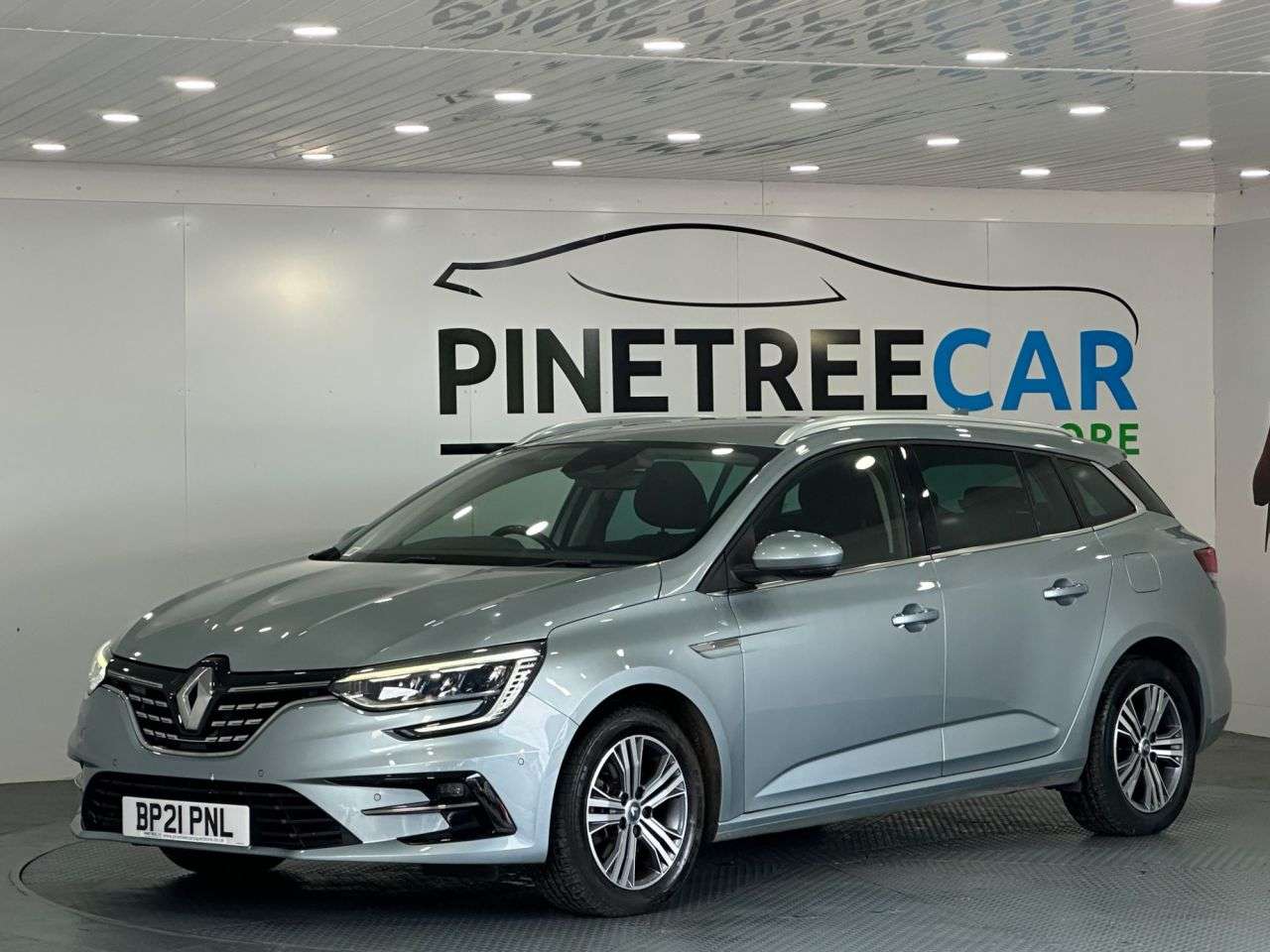 A 2021 RENAULT MEGANE 1.6 E-TECH 9.8kWh Iconic Sport Tourer 5dr Petrol Plug-in Hybrid Auto Euro 6 A 2021 RENAULT MEGANE 1.6 E-TECH 9.8kWh Iconic Sport Tourer 5dr Petrol Plug-in Hybrid Auto Euro 6