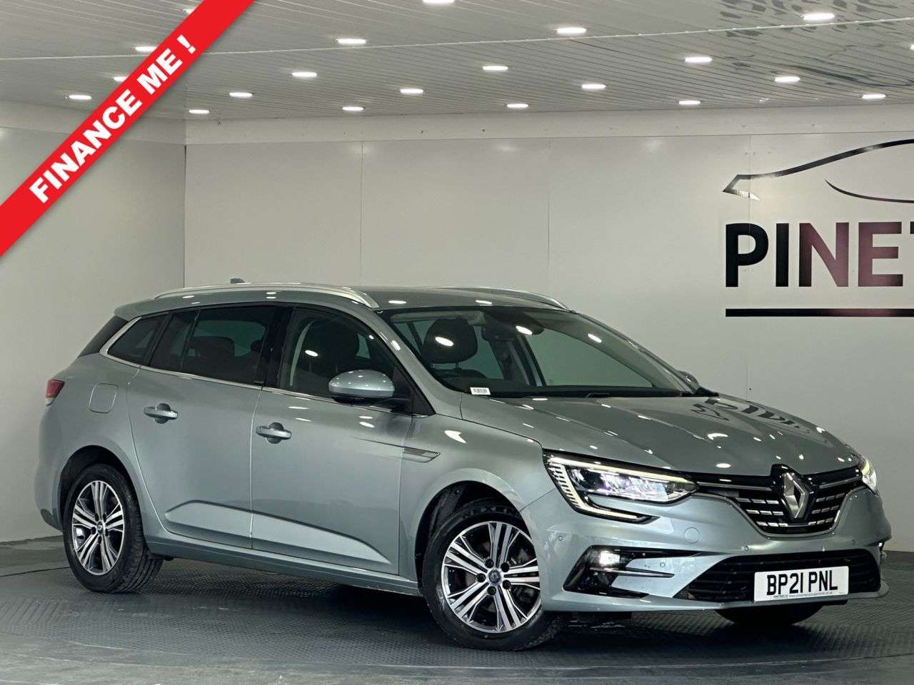 A 2021 RENAULT MEGANE 1.6 E-TECH 9.8kWh Iconic Sport Tourer 5dr Petrol Plug-in Hybrid Auto Euro 6 A 2021 RENAULT MEGANE 1.6 E-TECH 9.8kWh Iconic Sport Tourer 5dr Petrol Plug-in Hybrid Auto Euro 6
