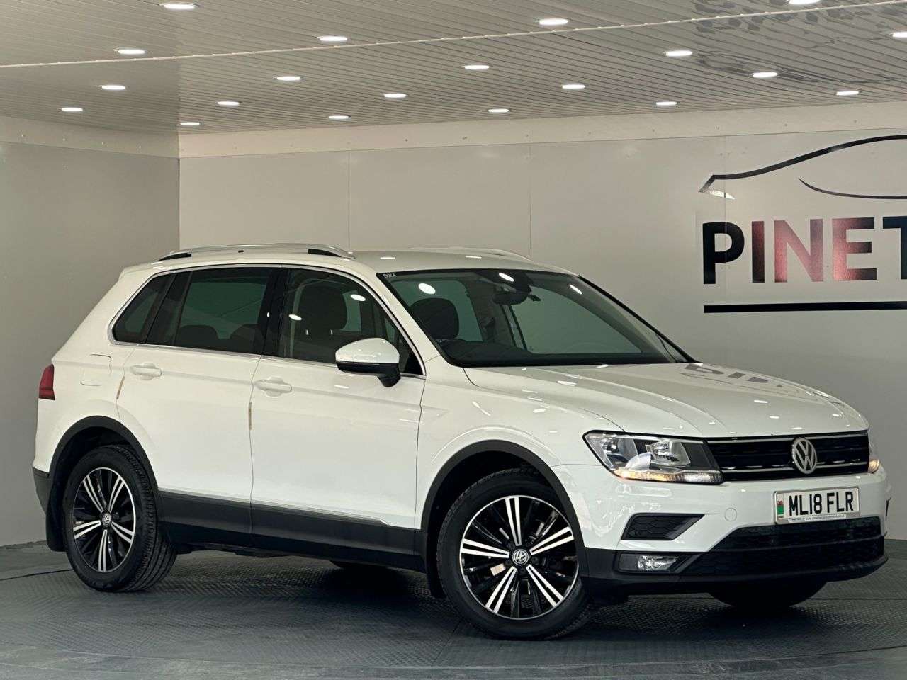 A 2018 VOLKSWAGEN TIGUAN 2.0 TDI SE SUV 5dr Diesel Manual Euro 6 (s/s) (150 ps) A 2018 VOLKSWAGEN TIGUAN 2.0 TDI SE SUV 5dr Diesel Manual Euro 6 (s/s) (150 ps)