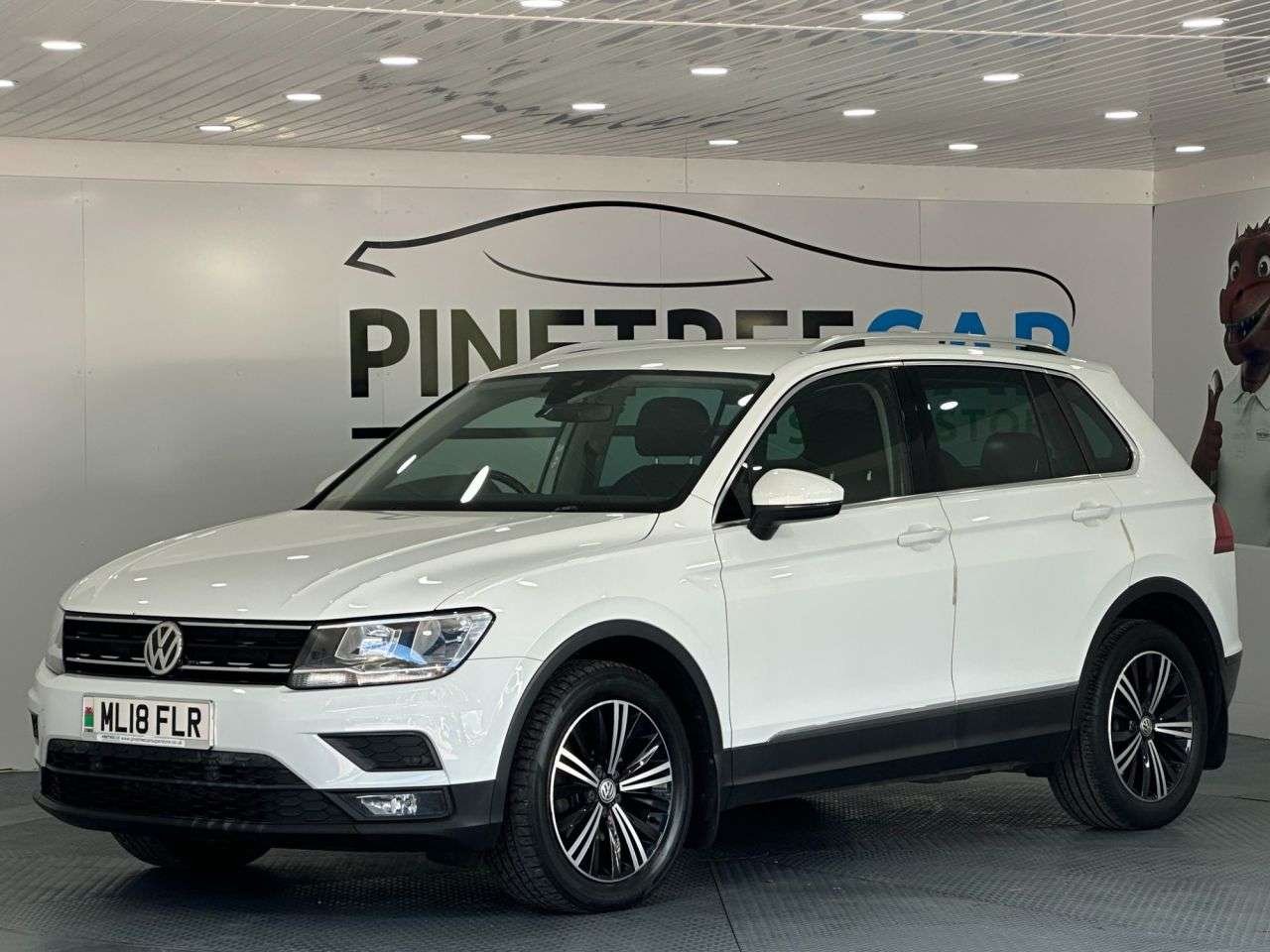 A 2018 VOLKSWAGEN TIGUAN 2.0 TDI SE SUV 5dr Diesel Manual Euro 6 (s/s) (150 ps) A 2018 VOLKSWAGEN TIGUAN 2.0 TDI SE SUV 5dr Diesel Manual Euro 6 (s/s) (150 ps)
