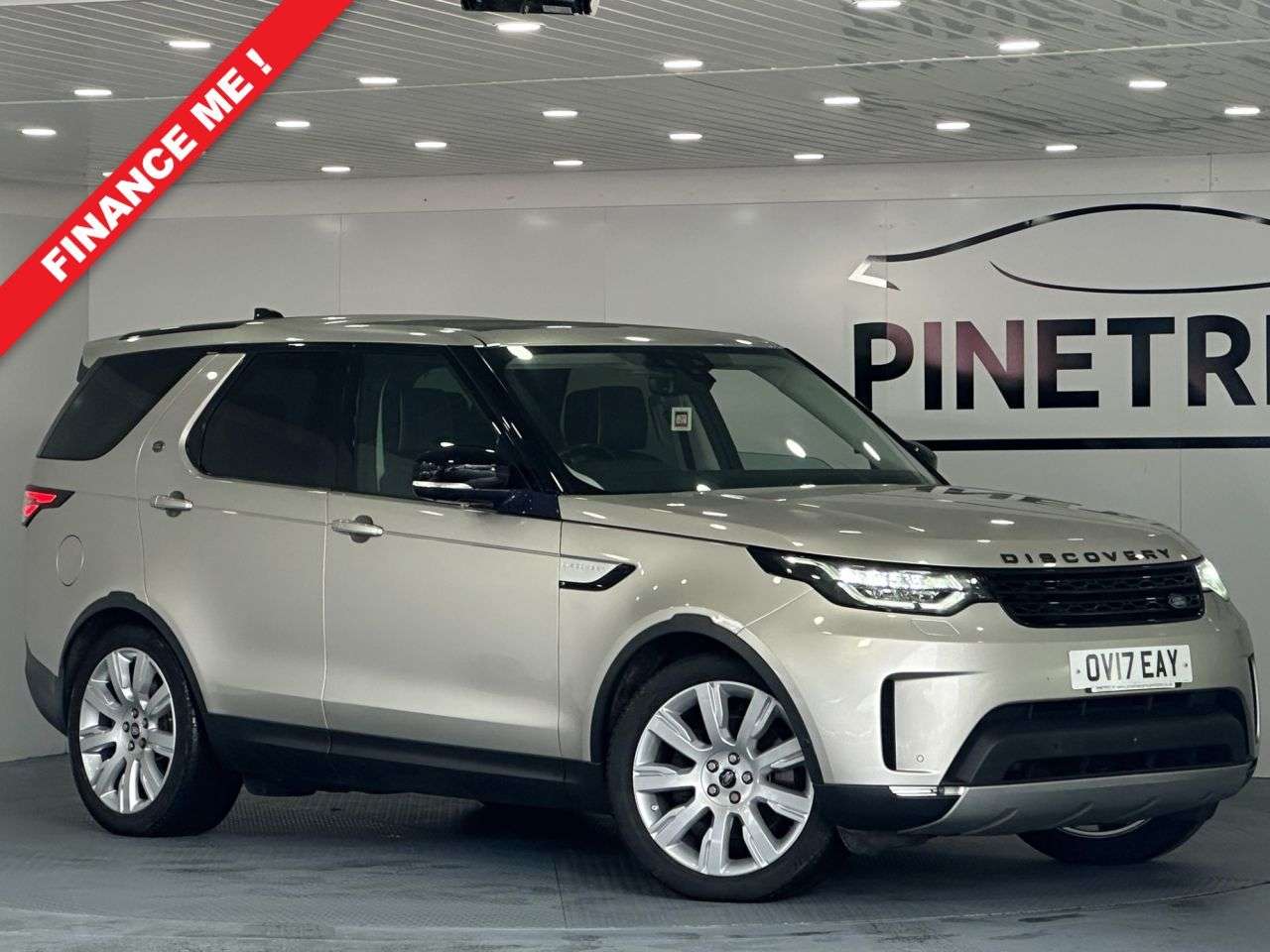 A 2017 LAND ROVER DISCOVERY 2.0 SD4 HSE Luxury SUV 5dr Diesel Auto 4WD Euro 6 (s/s) (240 ps) A 2017 LAND ROVER DISCOVERY 2.0 SD4 HSE Luxury SUV 5dr Diesel Auto 4WD Euro 6 (s/s) (240 ps)