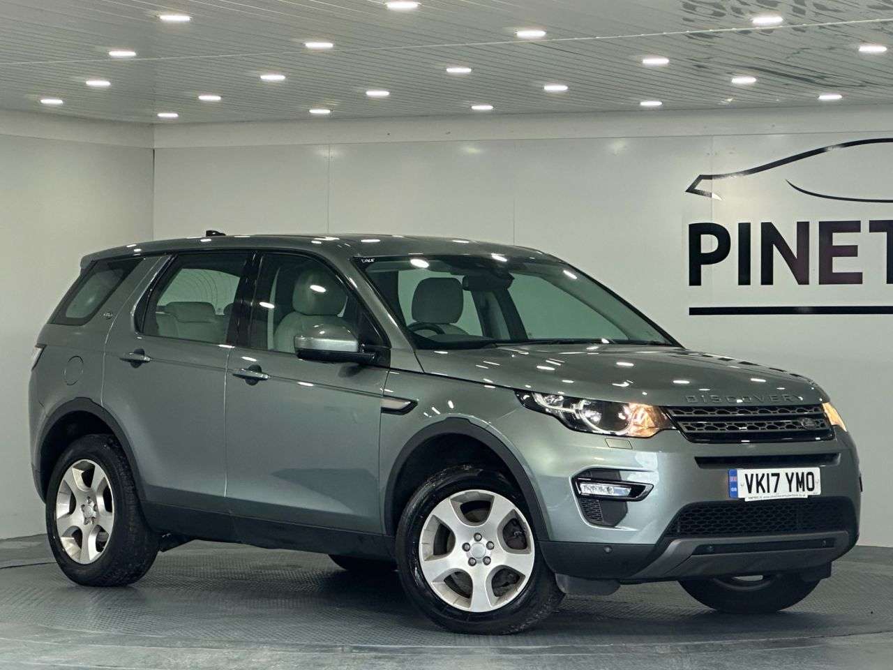 A 2017 LAND ROVER DISCOVERY SPORT 2.0 TD4 SE Tech SUV 5dr Diesel Manual 4WD Euro 6 (s/s) (5 Seat) (150 ps) A 2017 LAND ROVER DISCOVERY SPORT 2.0 TD4 SE Tech SUV 5dr Diesel Manual 4WD Euro 6 (s/s) (5 Seat) (150 ps)