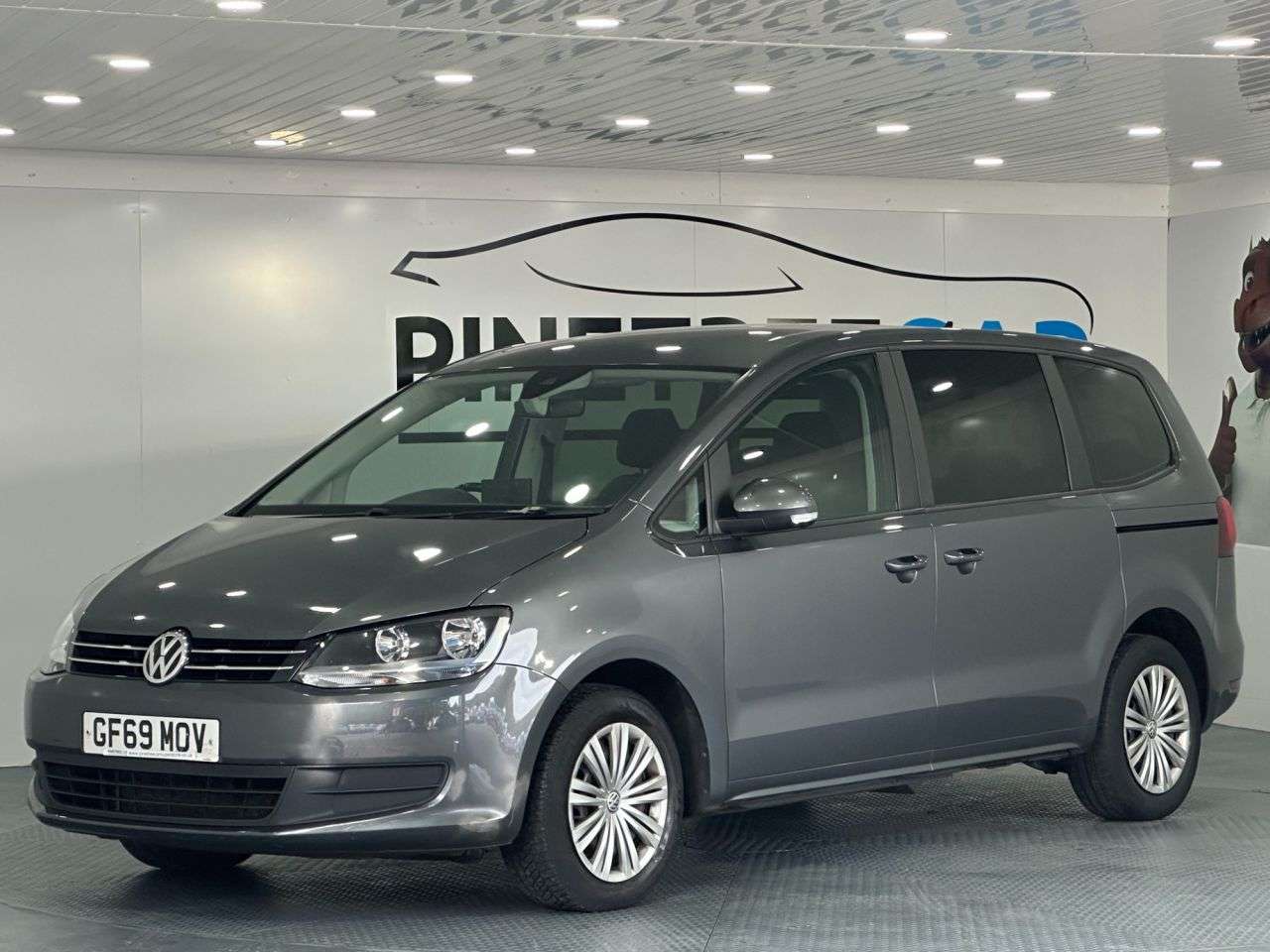 A 2019 VOLKSWAGEN SHARAN 2.0 TDI S MPV 5dr Diesel DSG Euro 6 (s/s) (150 ps) A 2019 VOLKSWAGEN SHARAN 2.0 TDI S MPV 5dr Diesel DSG Euro 6 (s/s) (150 ps)