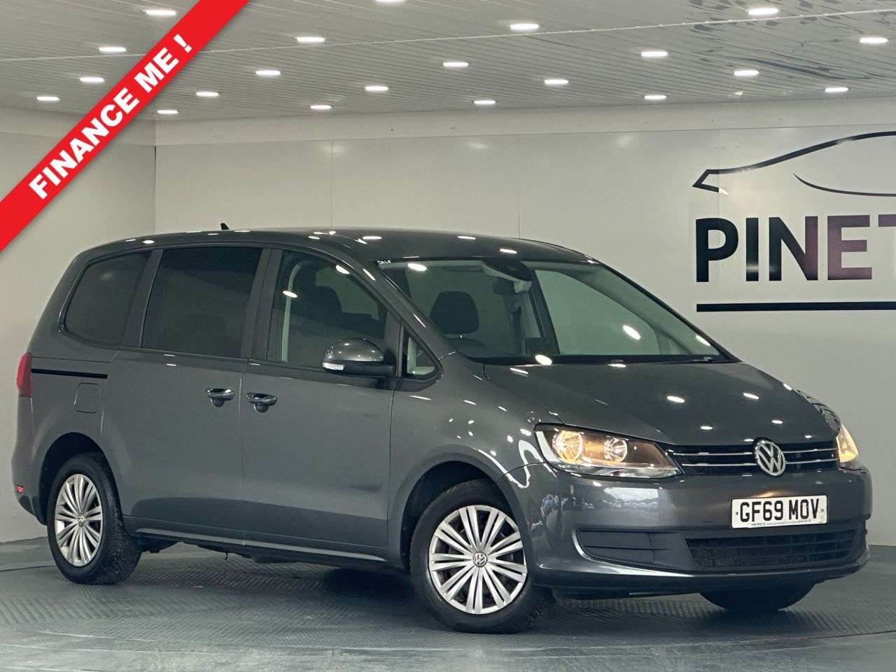 A 2019 VOLKSWAGEN SHARAN 2.0 TDI S MPV 5dr Diesel DSG Euro 6 (s/s) (150 ps) A 2019 VOLKSWAGEN SHARAN 2.0 TDI S MPV 5dr Diesel DSG Euro 6 (s/s) (150 ps)