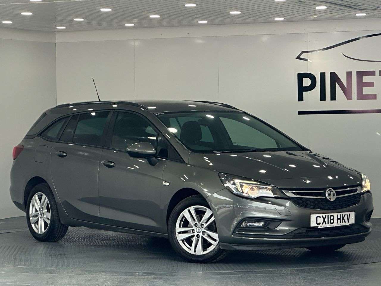 A 2018 VAUXHALL ASTRA 1.4i Design Sports Tourer 5dr Petrol Manual Euro 6 (100 ps) A 2018 VAUXHALL ASTRA 1.4i Design Sports Tourer 5dr Petrol Manual Euro 6 (100 ps)